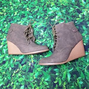 Nautica Brand Wedged Ankle Booties Camu Green Size 10